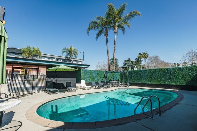 Photo - 18404 Vincennes Street