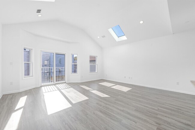 Photo - 62 Hutton St Unit 2