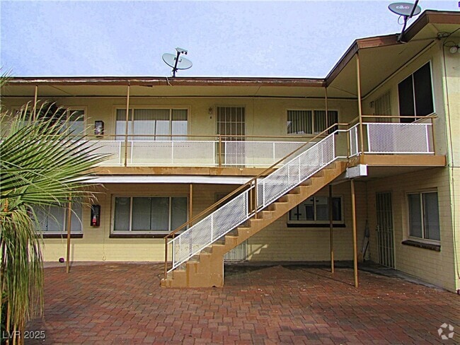 Building Photo - 1908 Rexford Dr Unit 2 Rental