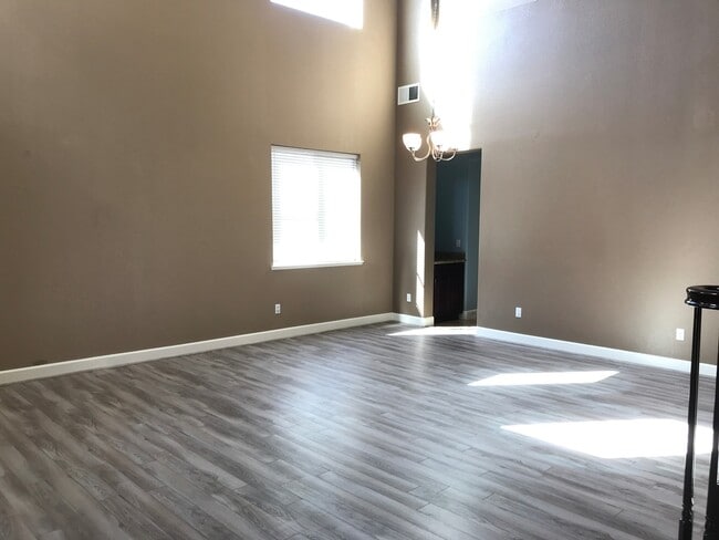Photo - Beautiful Plumas Lake Home