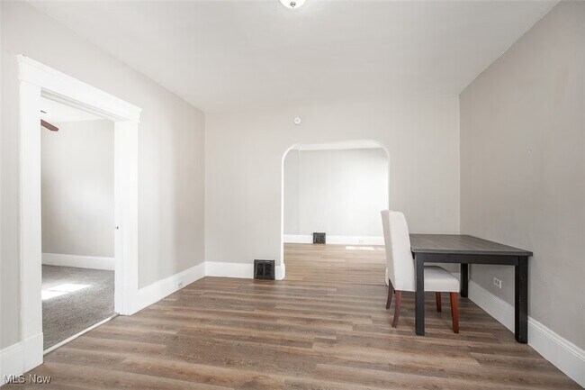 Photo - 844 E 154th St