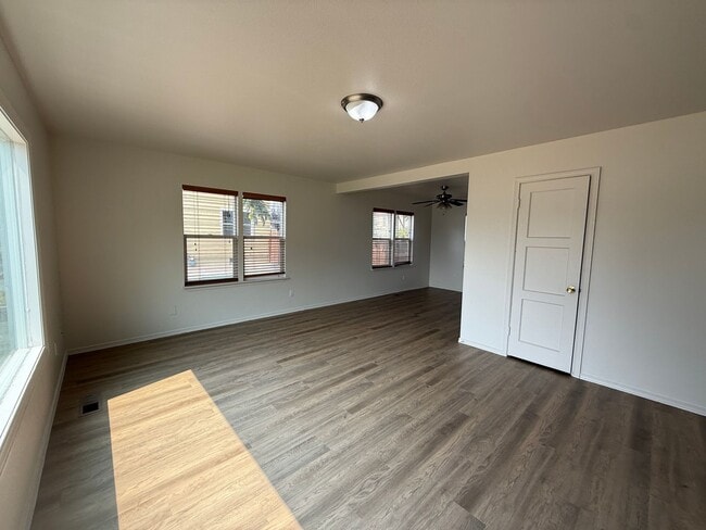 1404 Swift Blvd
