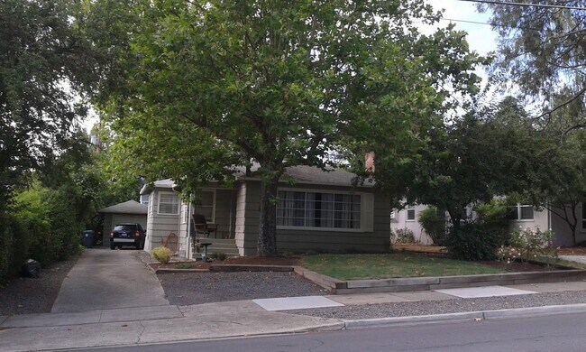 Photo - 1429 E Main St