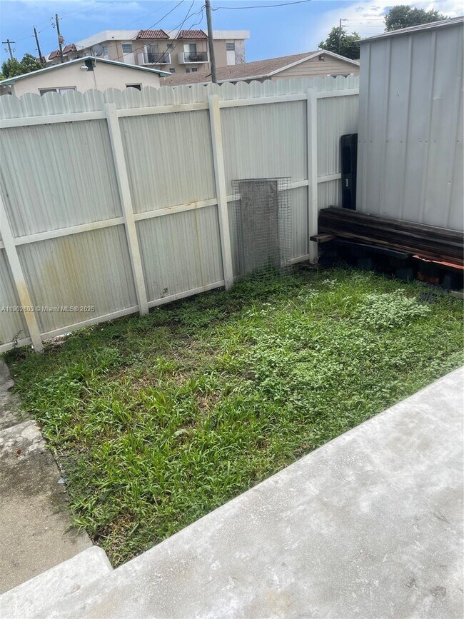 Photo - 1370 W 30th St