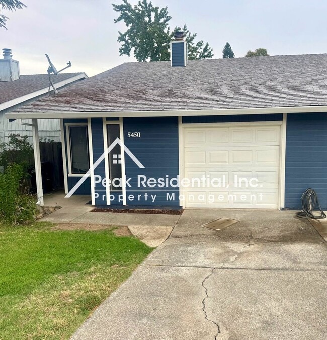 Building Photo - Spacious Fair Oaks 2bd/1ba Duplex with 1 C... Rental