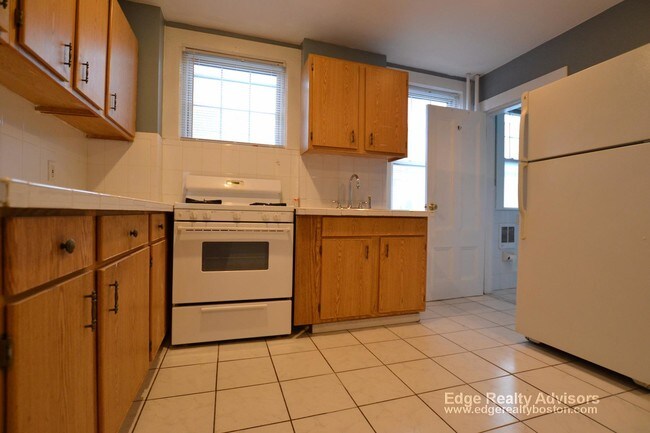 22-24 Everett Sq. Unit 2