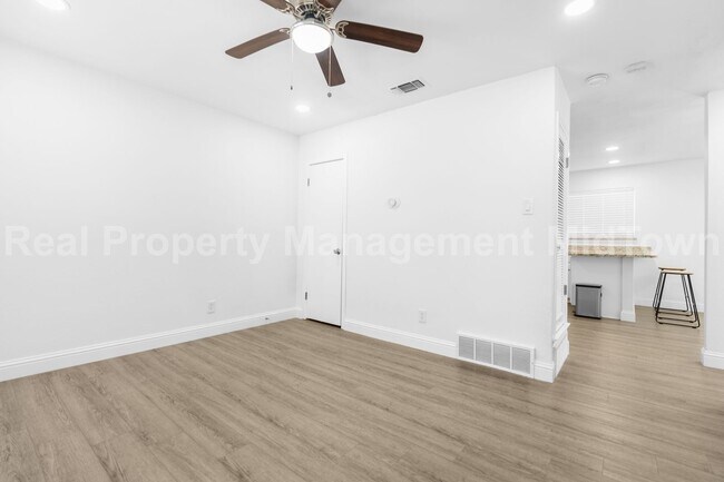 Photo - 512 Livingston Dr