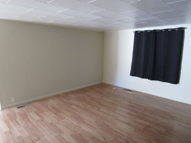 Photo - *APPLICATIONS PENDING* 3 Bedroom Home on 3/4 Acre - Available Soon!