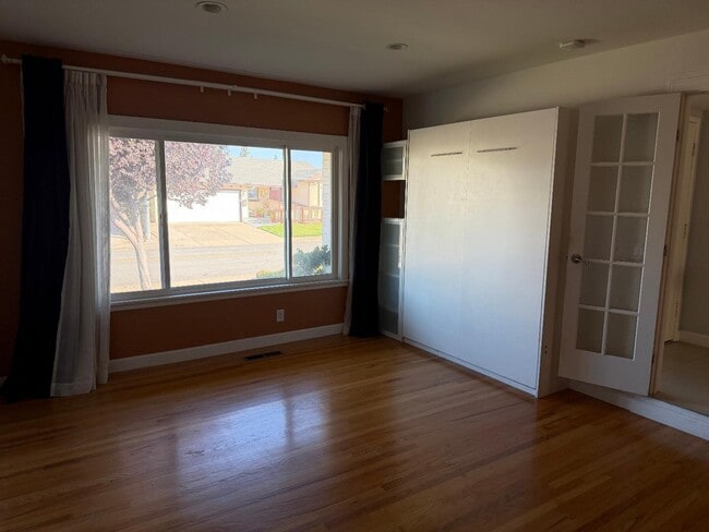 Photo - 3415 Isherwood Pl