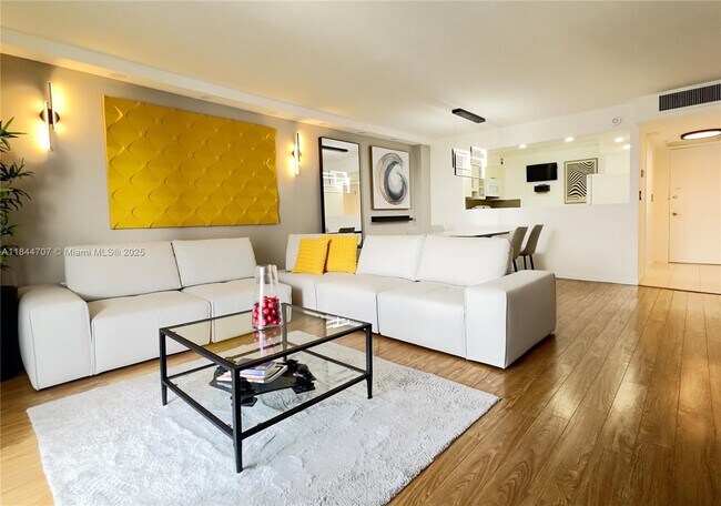 Building Photo - 5701 Collins Ave Unit 1509 Rental