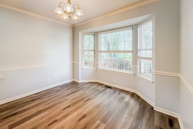 Photo - 608 Winthrop Ave