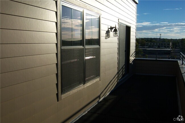 Building Photo - 721 N Clinton St Rental