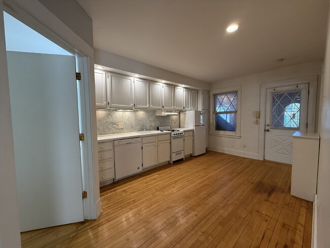 1 Bed 1 Bath Historic Preserved Douglas Apartments in Desirable Lowry Hill