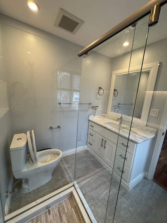 Photo - 7209 Needwood Rd