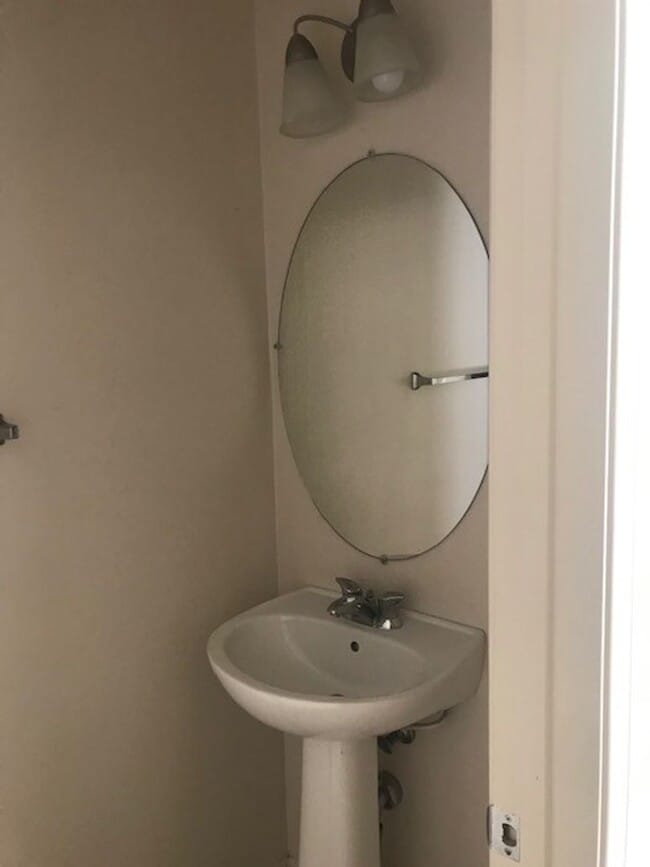 Photo - Lovely Townhome In The Spectrum Community For Lease