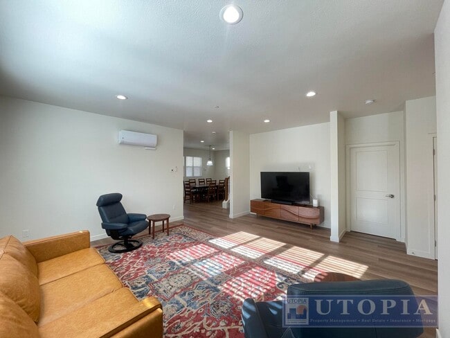 Photo - ROOM FOR RENT: Gorgeous, NEW Construction in Desirable, Sunny Prospect Heights!  Co-signers Accep...