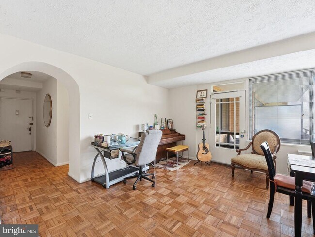 Photo - 4740 Connecticut Ave NW Unit 818