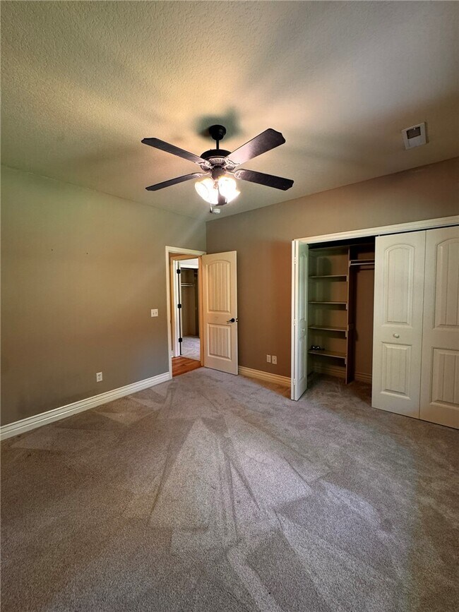 17 Miller Dr