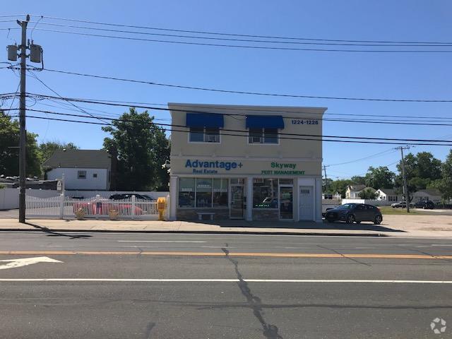 Building Photo - 1224 Montauk Hwy Rental