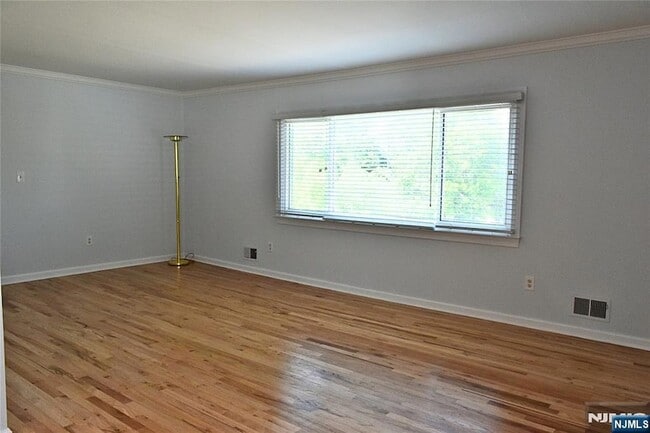 10 Garden Dr