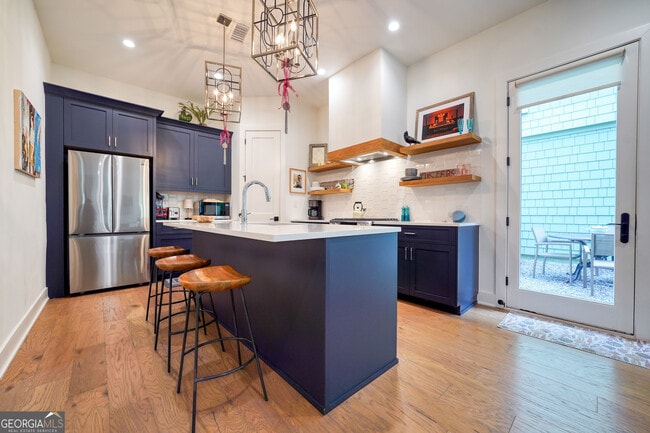 Photo - 305 Breakspear Ln