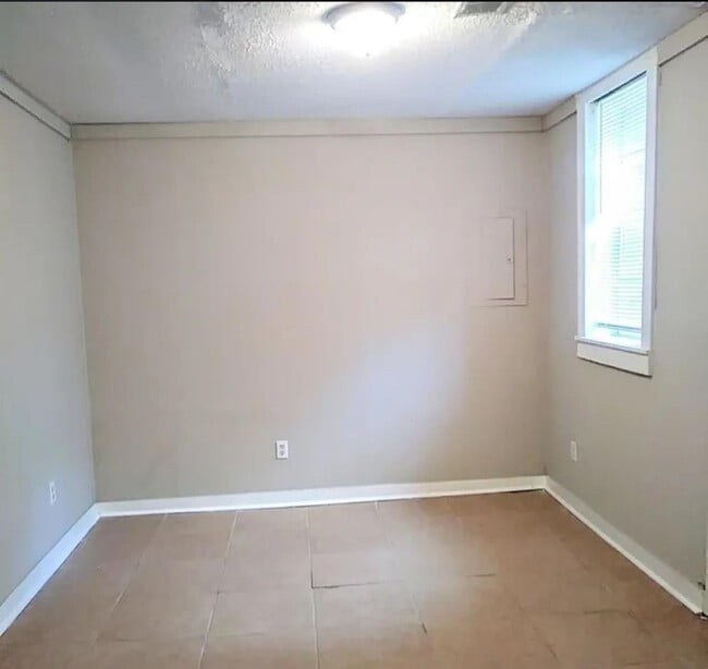 Photo - 1008 Walk Rd
