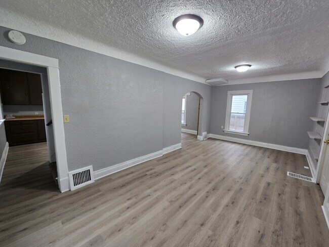 Photo - 642 Dawson St