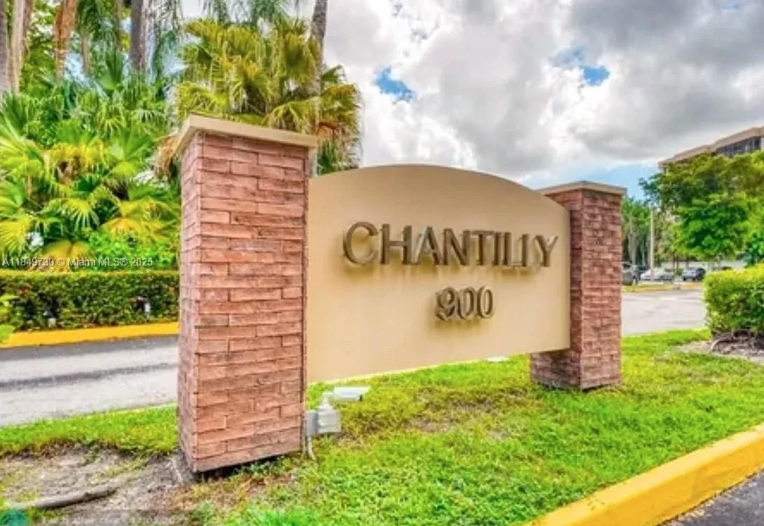 Photo - 900 NE 195th St