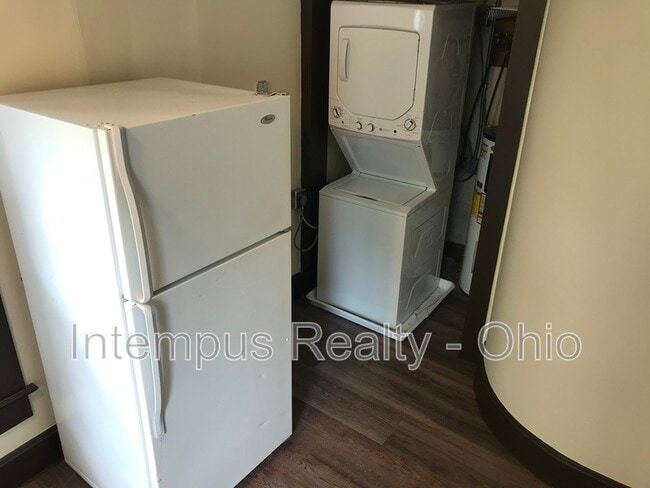 Photo - 236 E William St