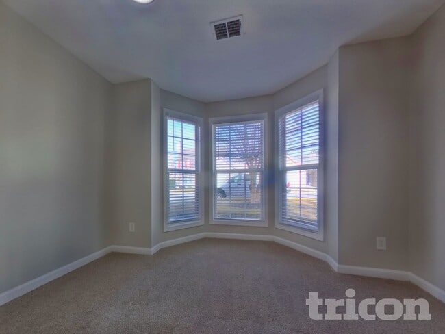 Photo - 341 Rosemont Ct