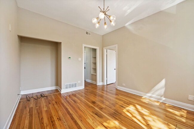 Photo - 2242 N Western Ave Unidad 2F