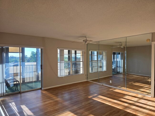 Building Photo - 2901 26th St W Unit 502 Rental