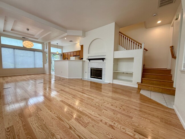 Spacious 3 Bedroom 2.5 Bath Townhouse with... - Spacious 3 Bedroom 2.5 Bath Townhouse with...
