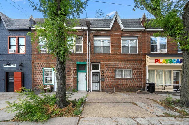 Building Photo - 219 Mallory Ave Unit 2