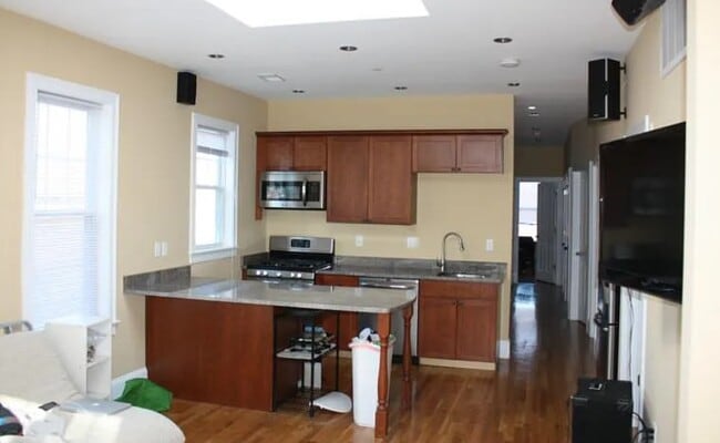 Building Photo - 148 Hillside St Unit 2