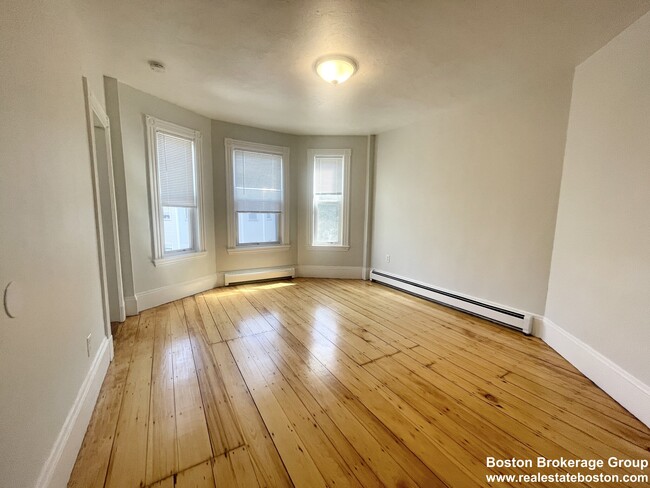 Photo - 22 Howell St
