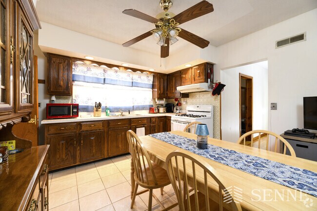 Building Photo - 49 Concord Ave Unit 1 Rental