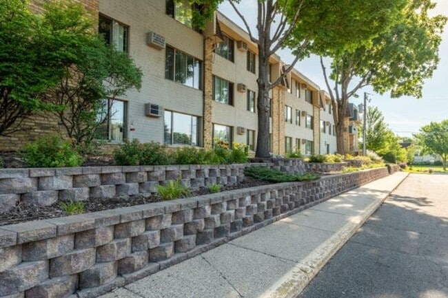 Photo - Stanley Court Apartments