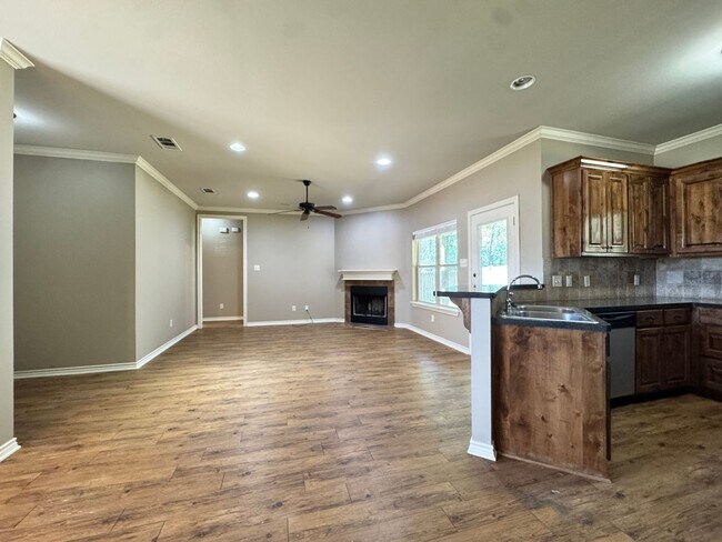 Photo - 939 Redbud Ln