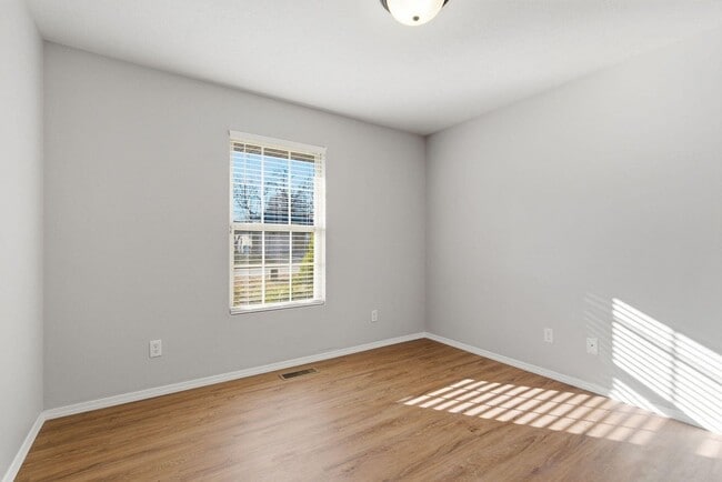 Photo - 4 Bed 2 Bath 3 car Garage in Republic MO