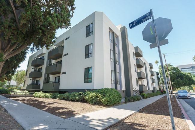 Building Photo - 6310 Sylmar Ave Rental