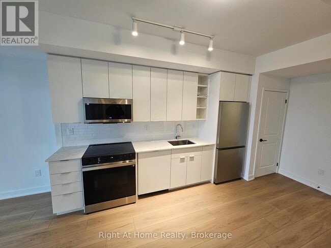 Photo - 2075 Lakeshore Rd. Unit 810