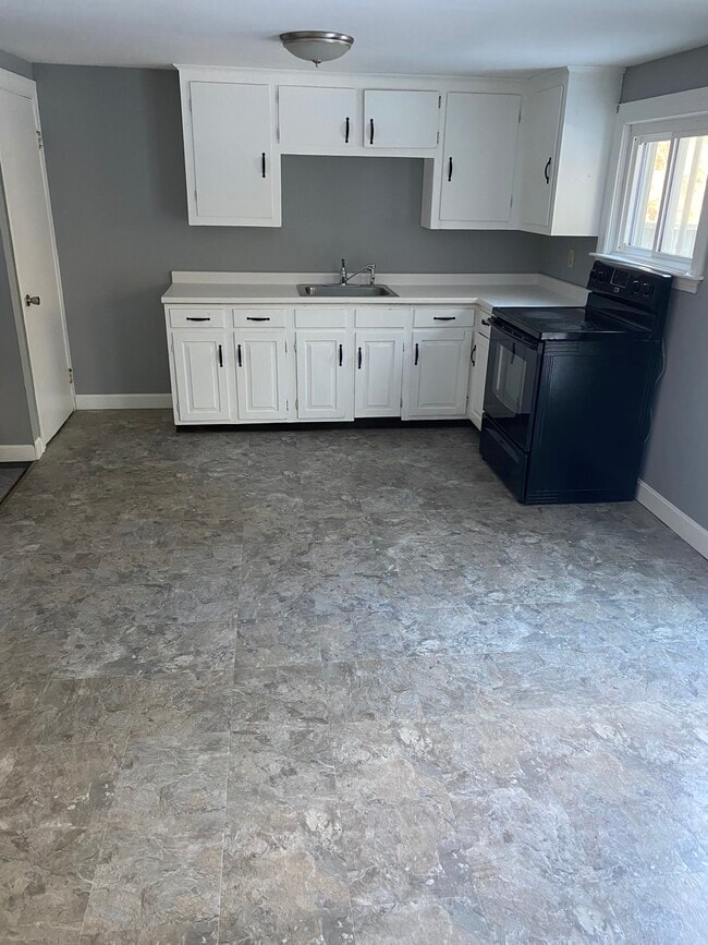 Photo - 843 Boston Rd Unidad B