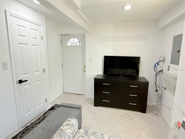 Photo - 707 40th St W Unidad A