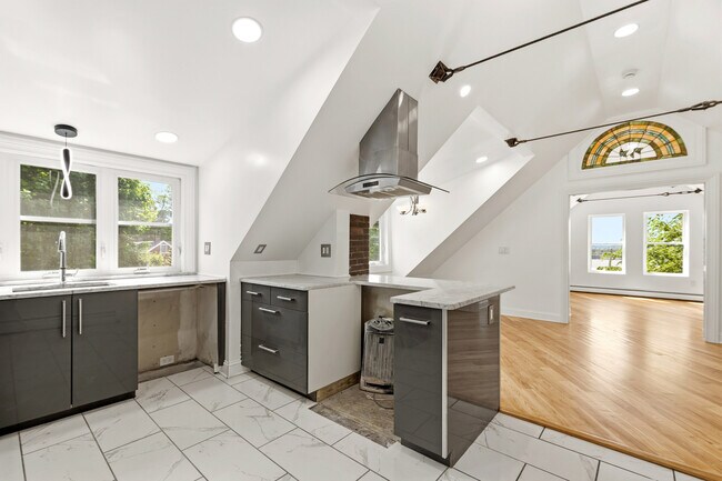 481 Danforth St Unit 3