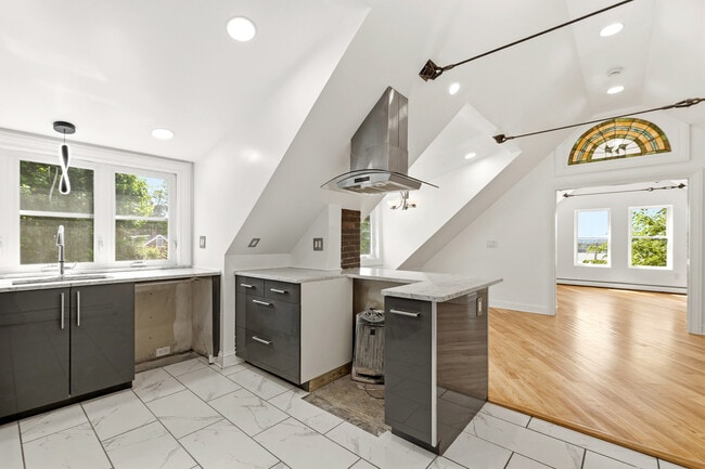 Photo - 481 Danforth St Unit 3