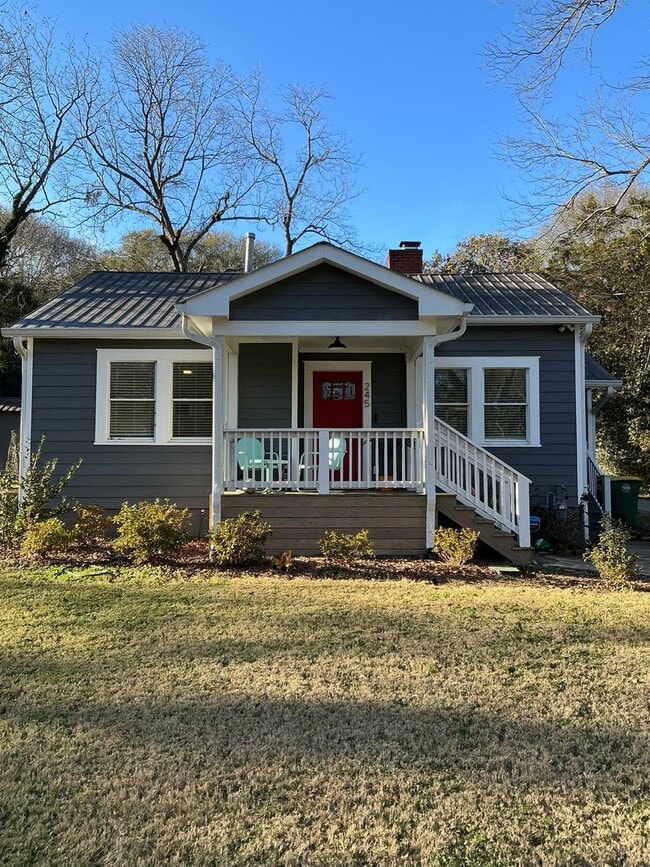 Photo - Charming 3 bedroom/ 2 bathroom Home Close to UGA and Hospitals!