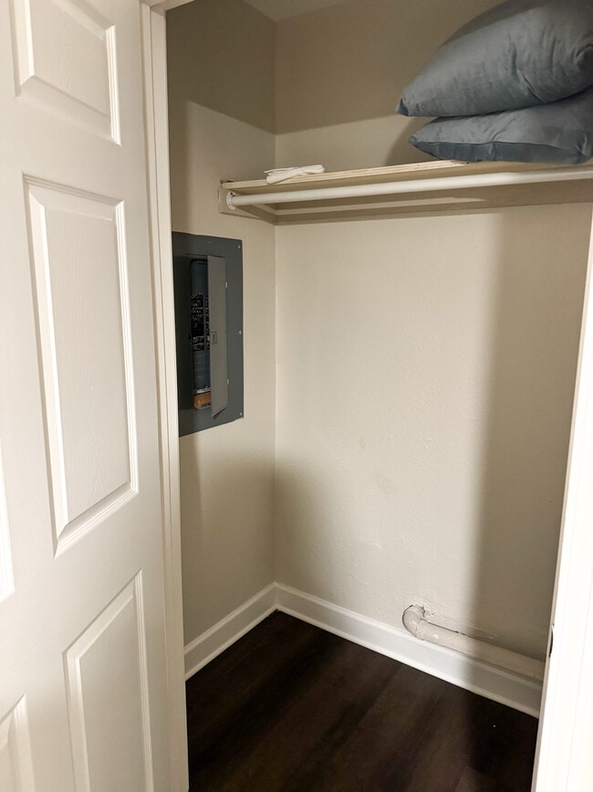 Photo - 807 Park Lane