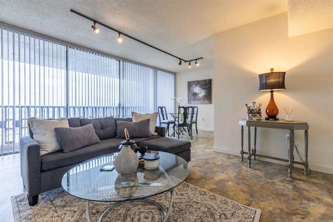 Photo - 700 E 9th St Unit 13F