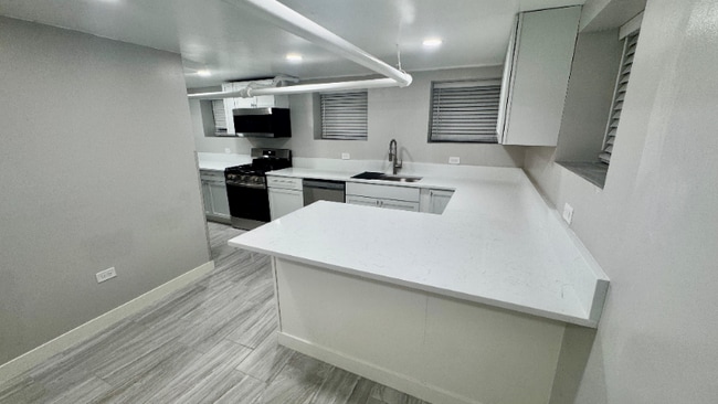 Photo - 5454 W Berteau Ave Unit B